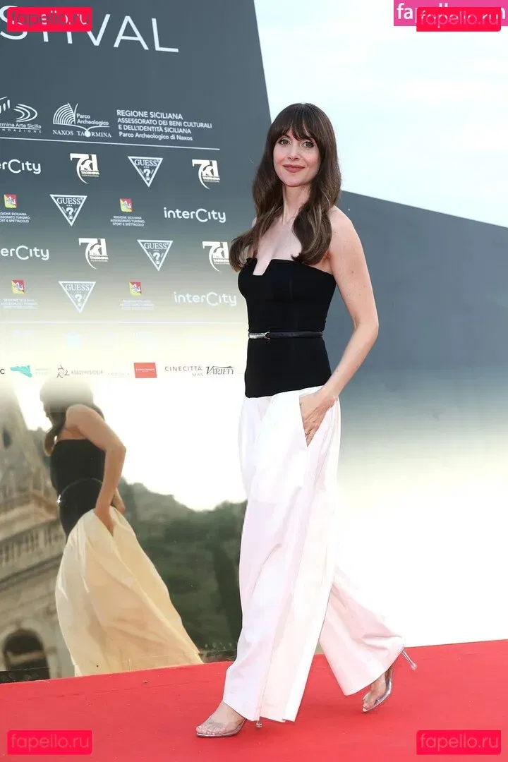 Alison Brie Onlyfans Photo Gallery 