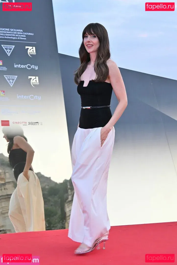 Alison Brie Onlyfans Photo Gallery 