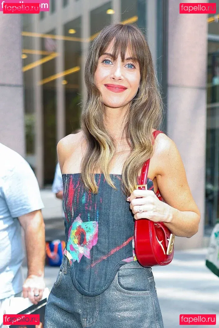 Alison Brie Onlyfans Photo Gallery 