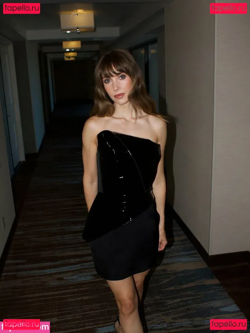 Alison Brie Onlyfans Photo Gallery 