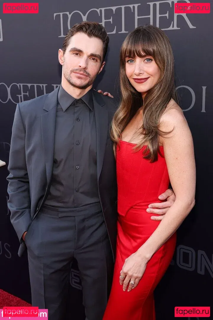 Alison Brie Onlyfans Photo Gallery 