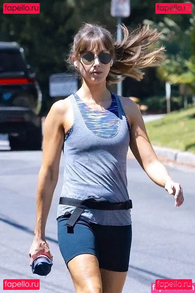 Alison Brie Onlyfans Photo Gallery 