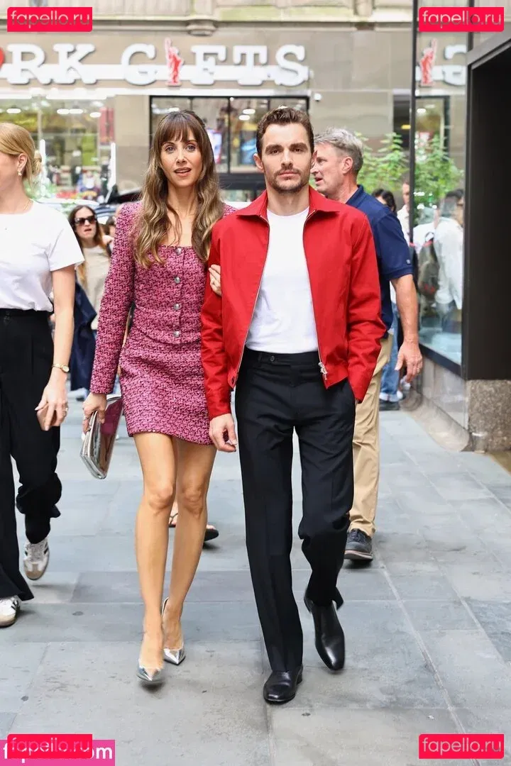 Alison Brie Onlyfans Photo Gallery 