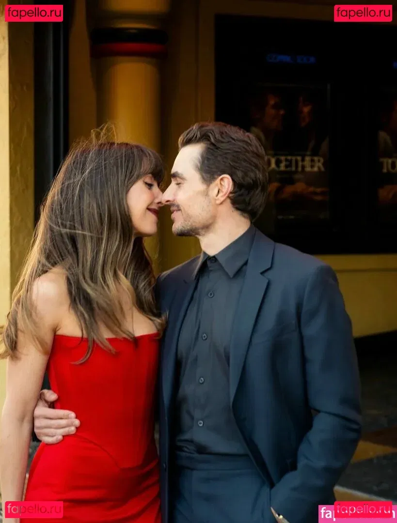 Alison Brie Onlyfans Photo Gallery 