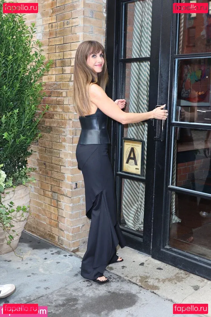 Alison Brie Onlyfans Photo Gallery 