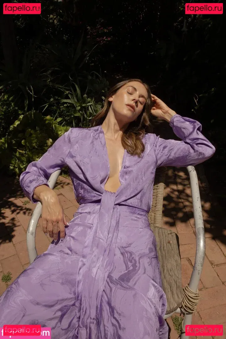 Alison Brie Onlyfans Photo Gallery 