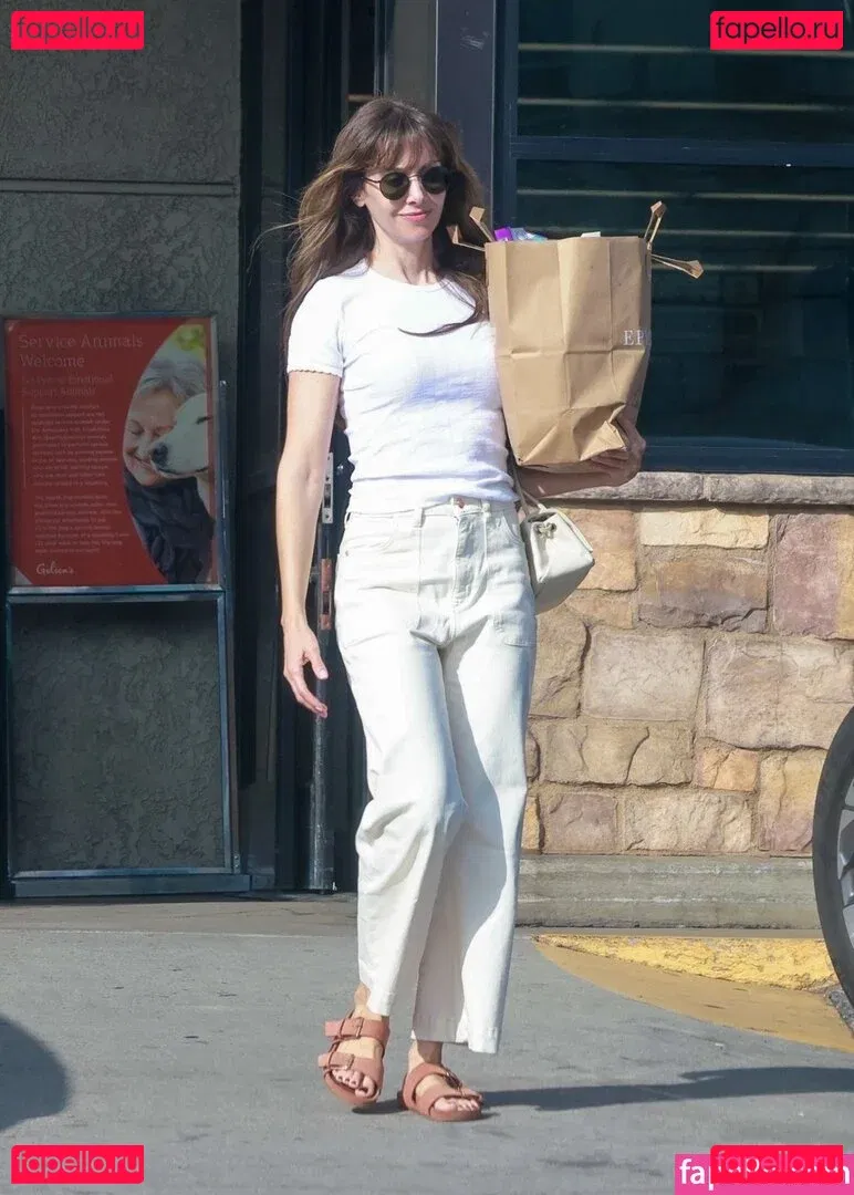 Alison Brie Onlyfans Photo Gallery 