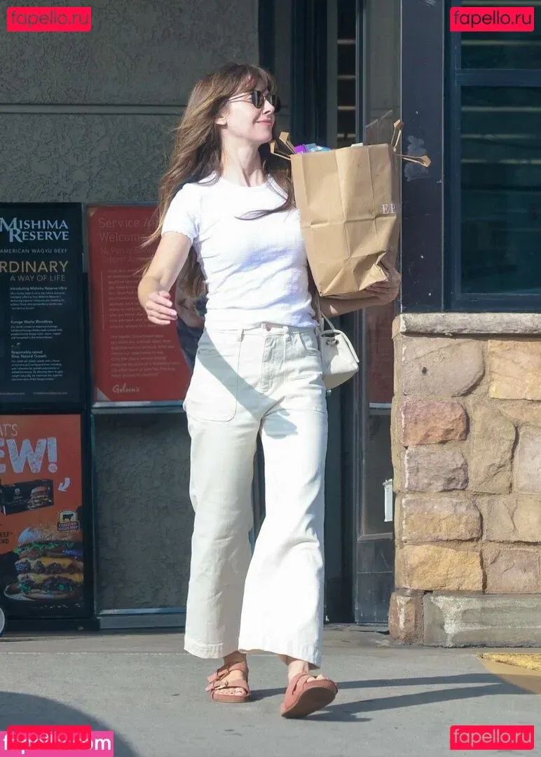 Alison Brie Onlyfans Photo Gallery 