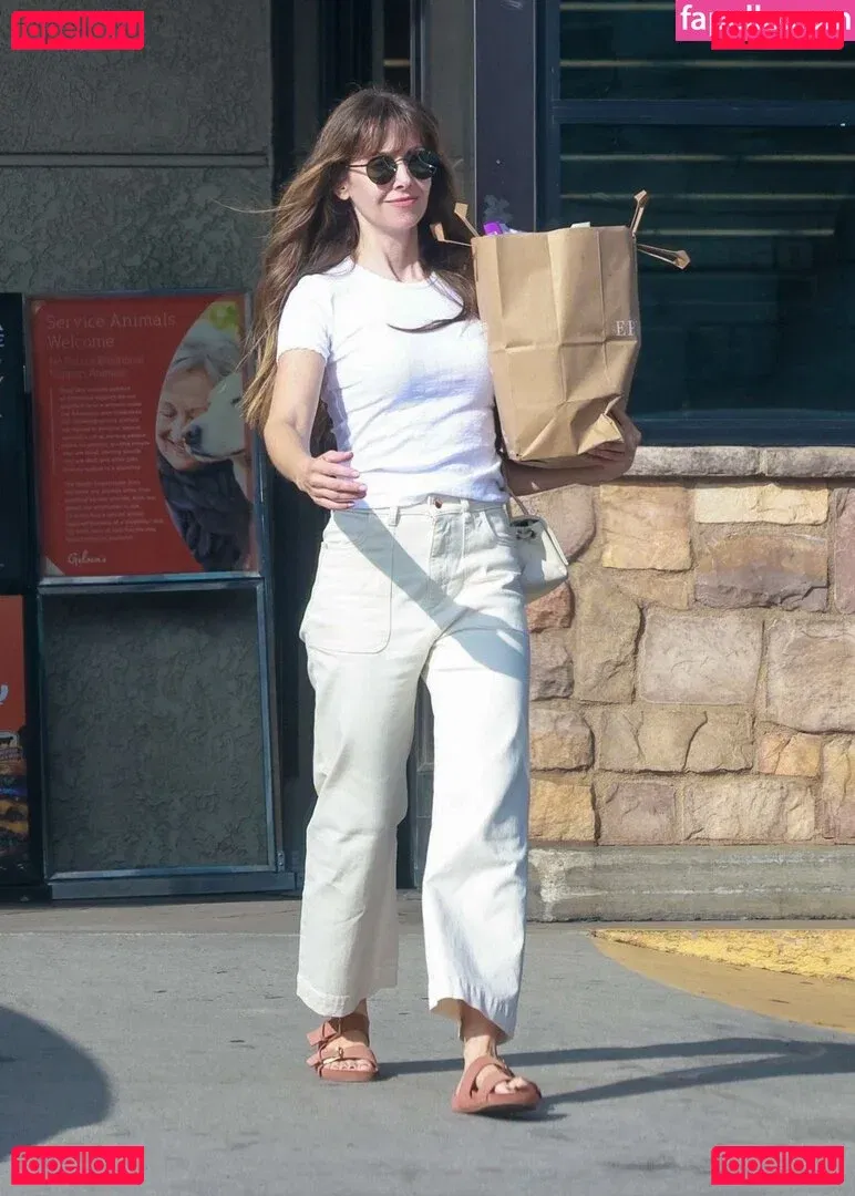 Alison Brie Onlyfans Photo Gallery 