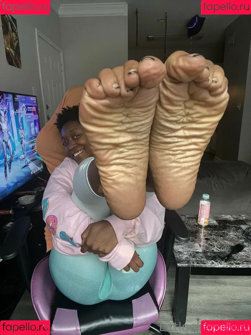 littleebonyfeet Onlyfans Photo Gallery 