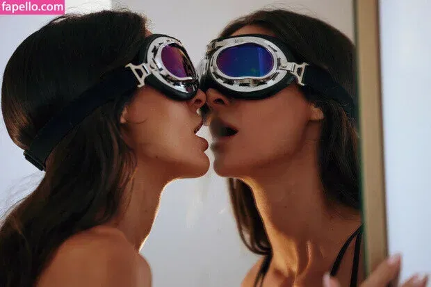 Zuri Aspiunza Onlyfans Photo Gallery 