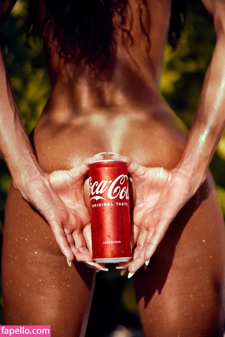 Zuri Aspiunza Onlyfans Photo Gallery 