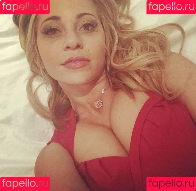 Tara Strong Onlyfans Photo Gallery 