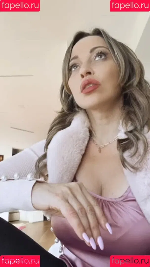Tara Strong Onlyfans Photo Gallery 
