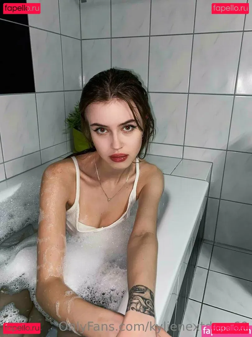 kylienextdoor69 Onlyfans Photo Gallery 