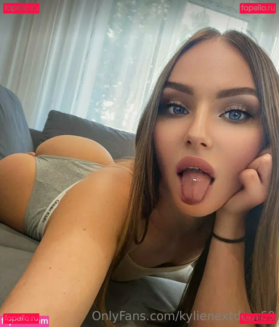 kylienextdoor69 Onlyfans Photo Gallery 