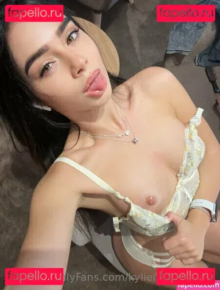 kylienextdoor69 Onlyfans Photo Gallery 