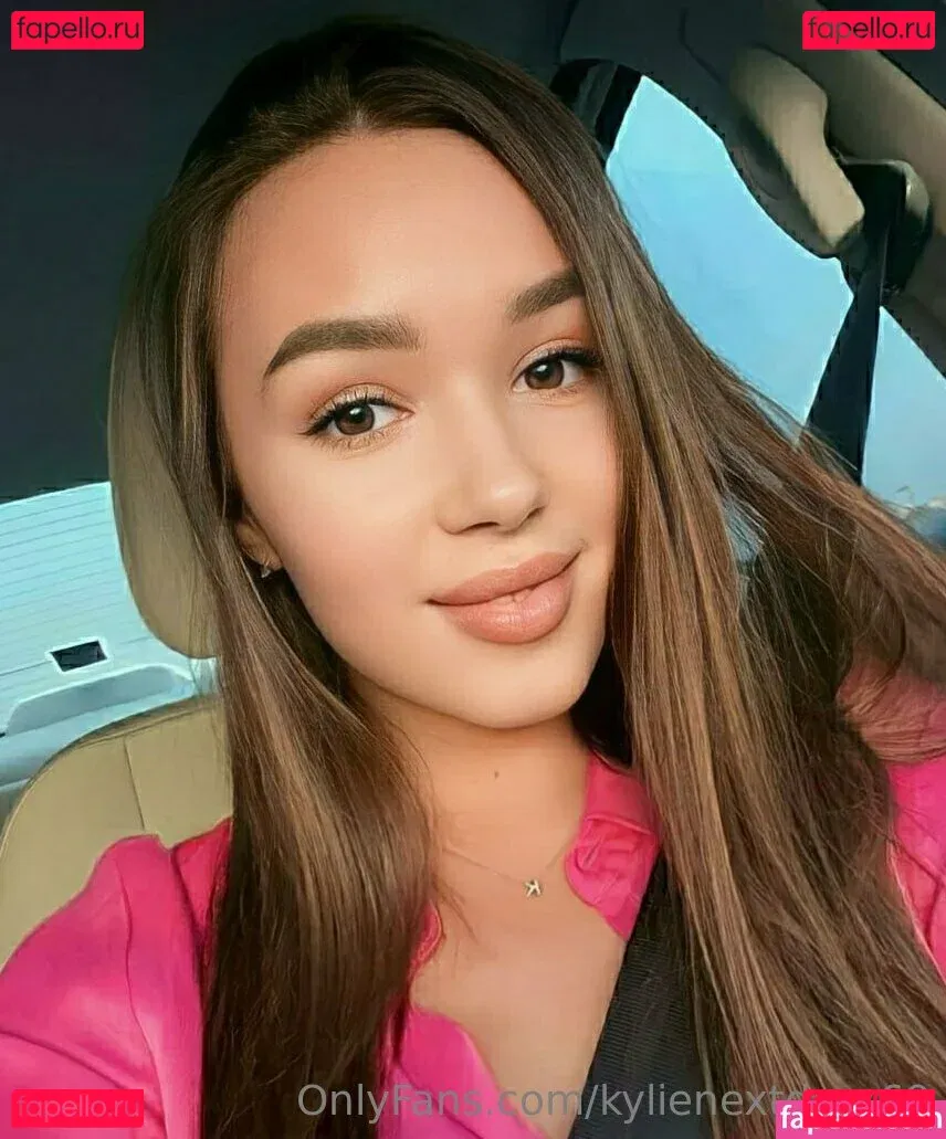 kylienextdoor69 Onlyfans Photo Gallery 