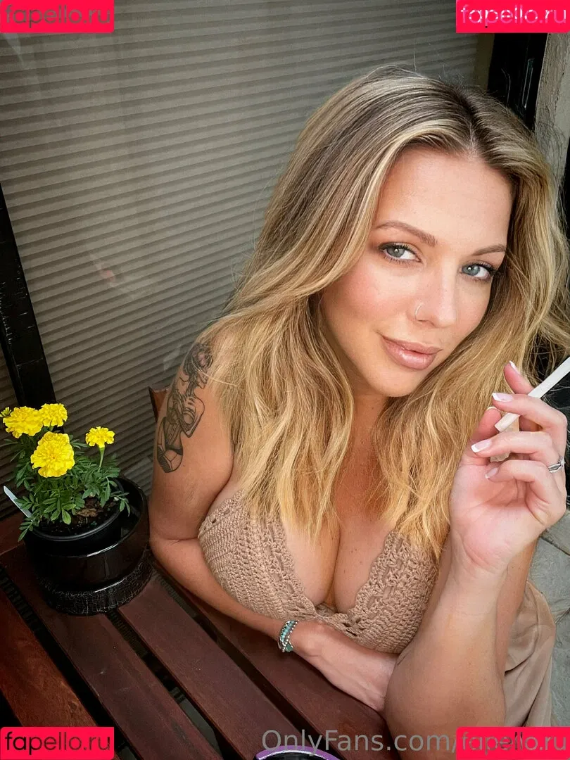 ellelyon Onlyfans Photo Gallery 
