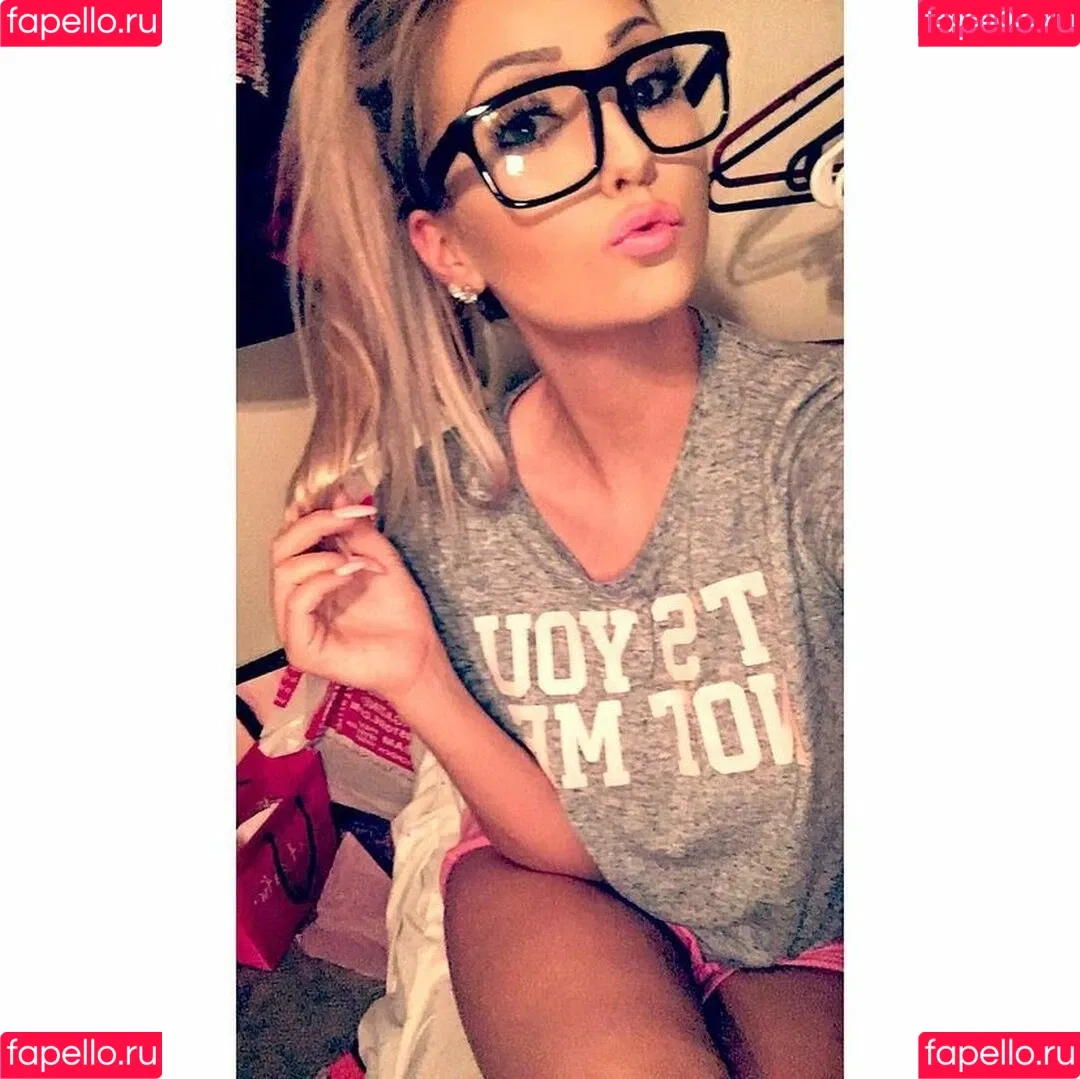 Amber BeIarski Onlyfans Photo Gallery 