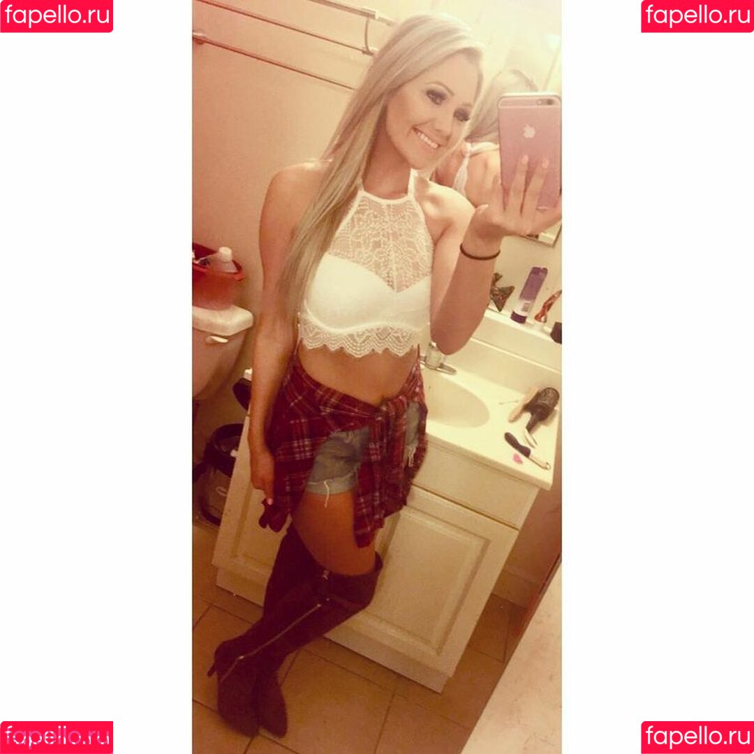 Amber BeIarski Onlyfans Photo Gallery 