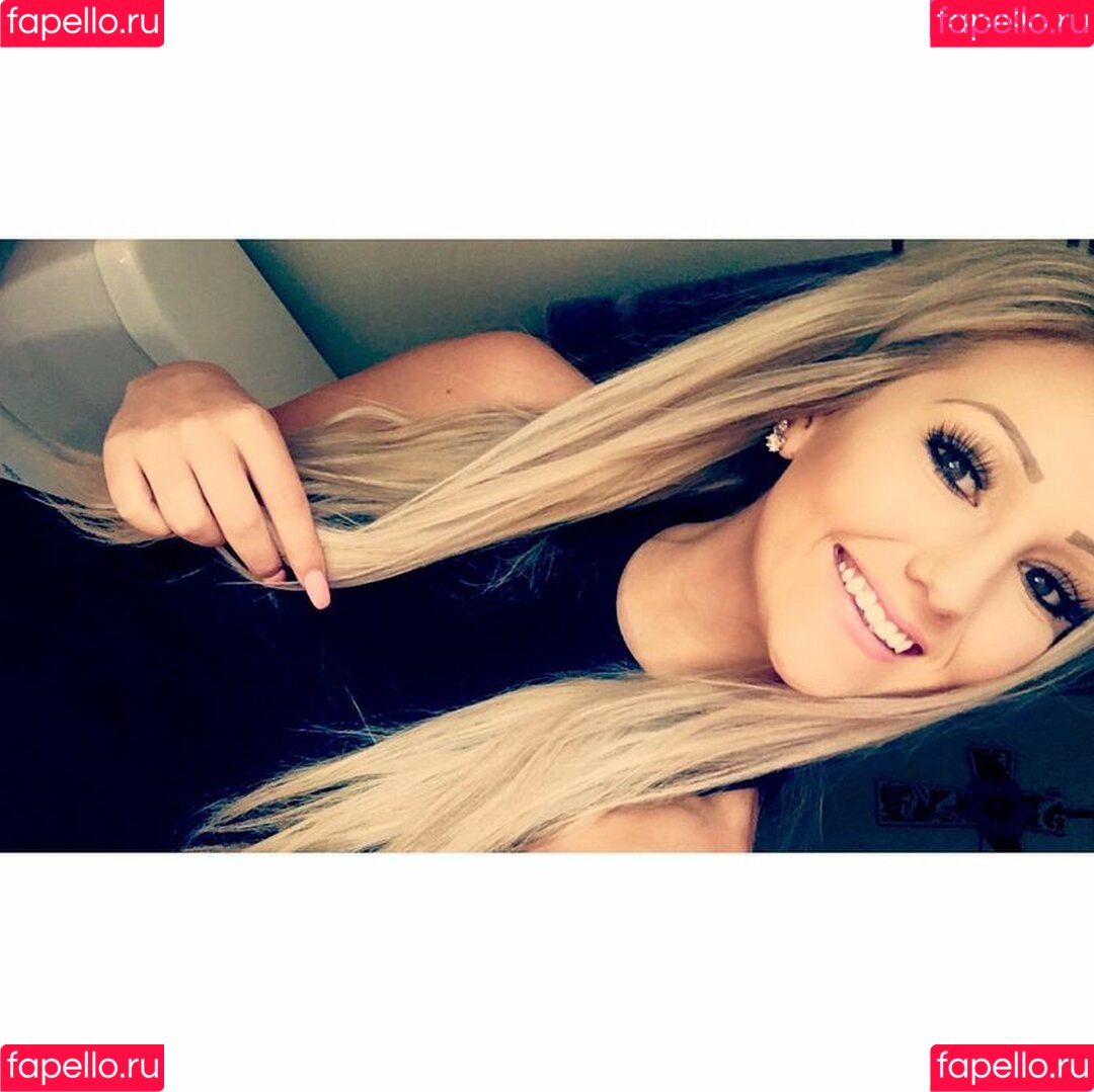 Amber BeIarski Onlyfans Photo Gallery 