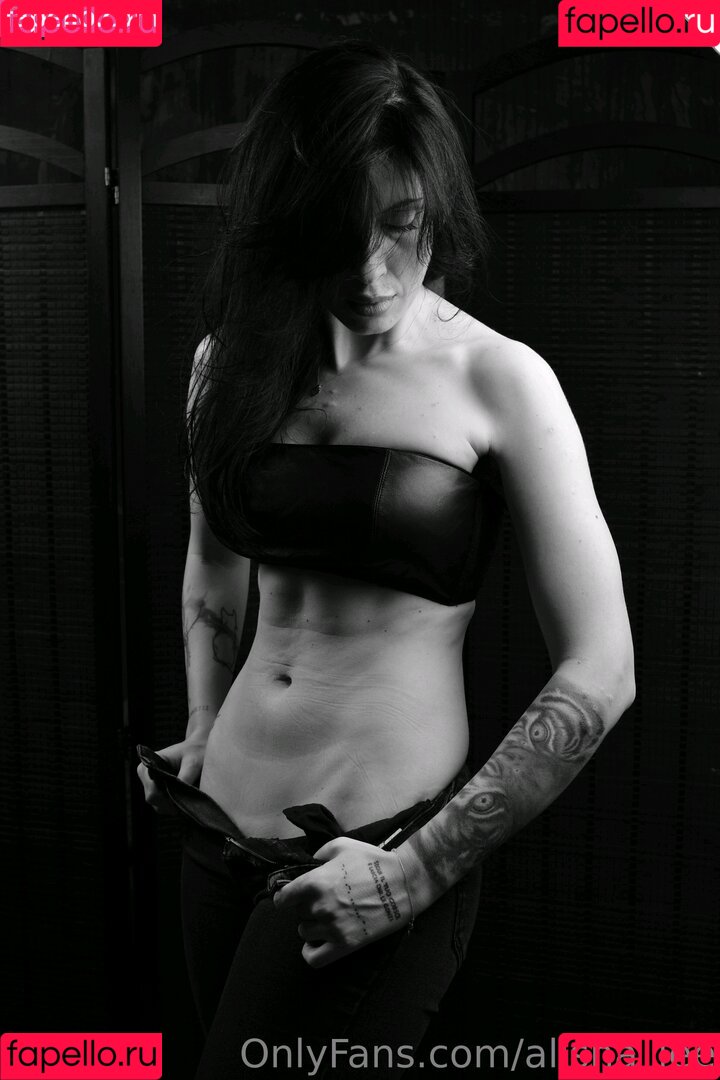 Alisha Lee Onlyfans Photo Gallery 