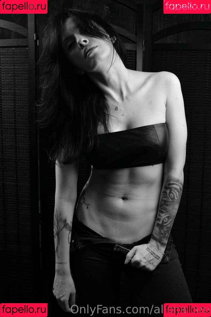 Alisha Lee Onlyfans Photo Gallery 