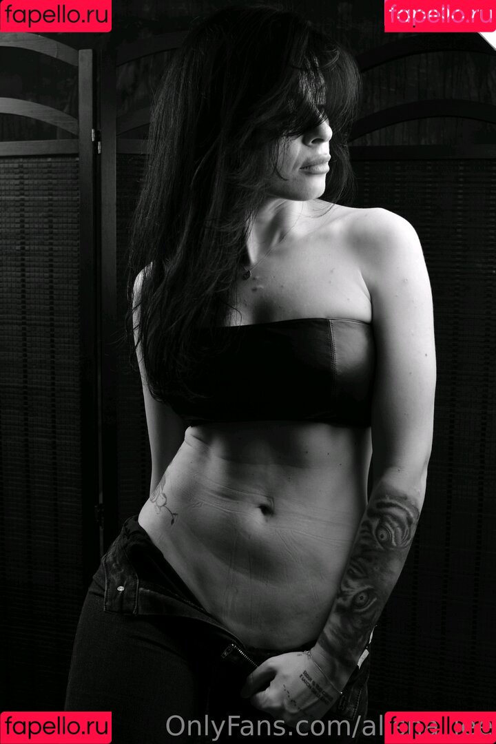 Alisha Lee Onlyfans Photo Gallery 