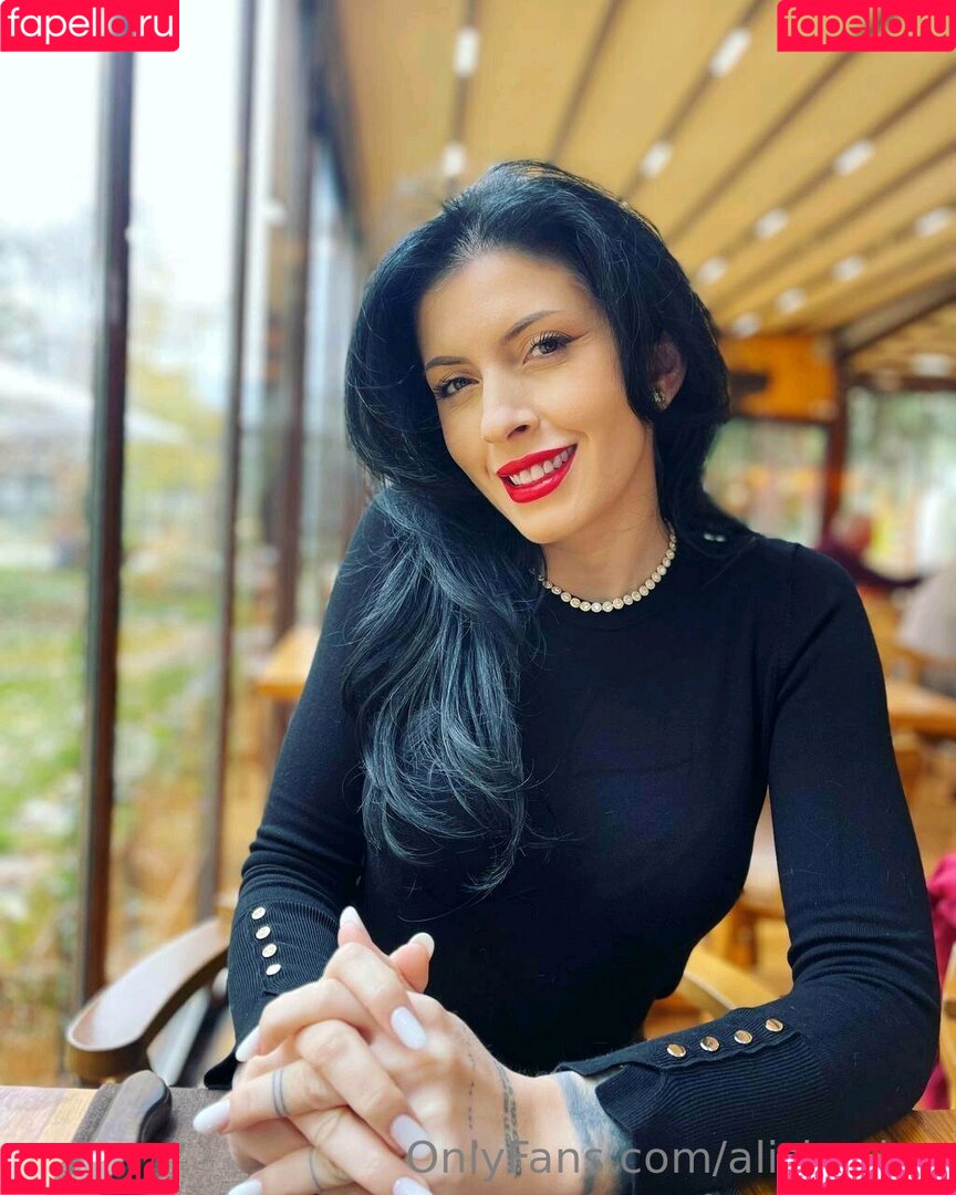 Alisha Lee Onlyfans Photo Gallery 