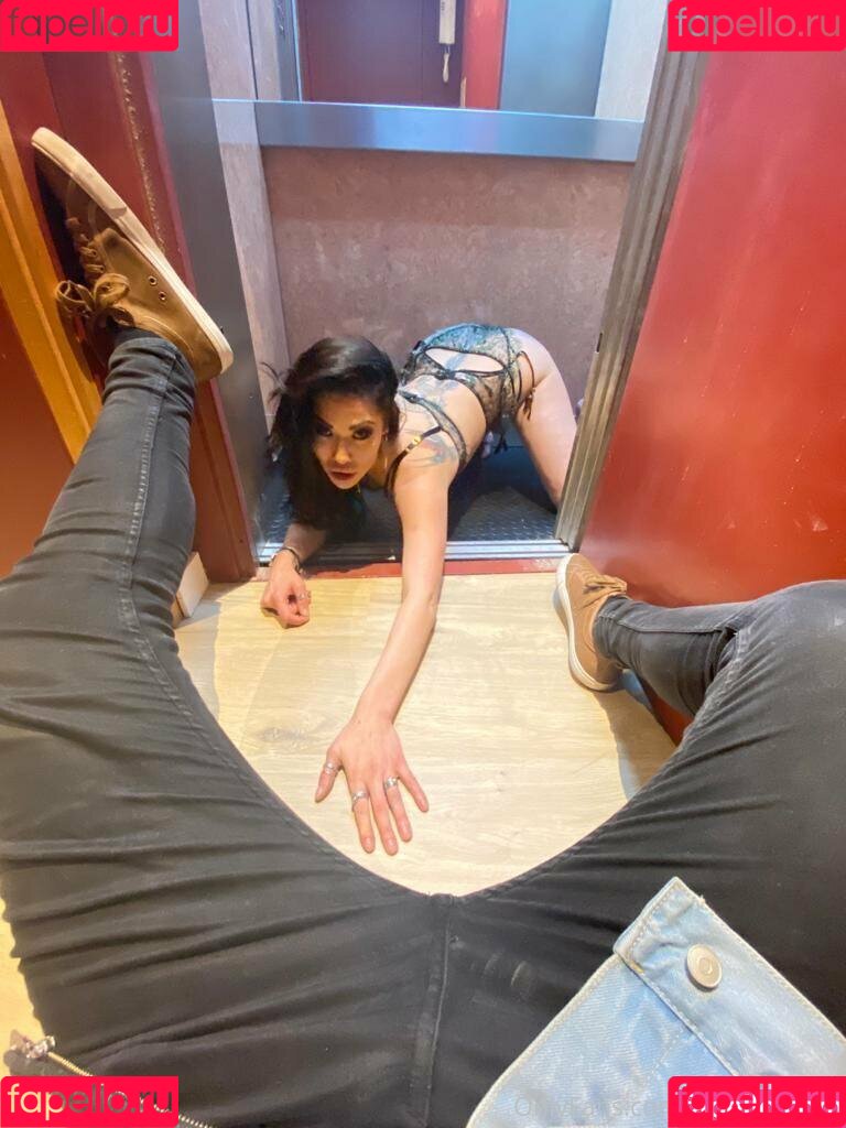 londonkeyes Onlyfans Photo Gallery 