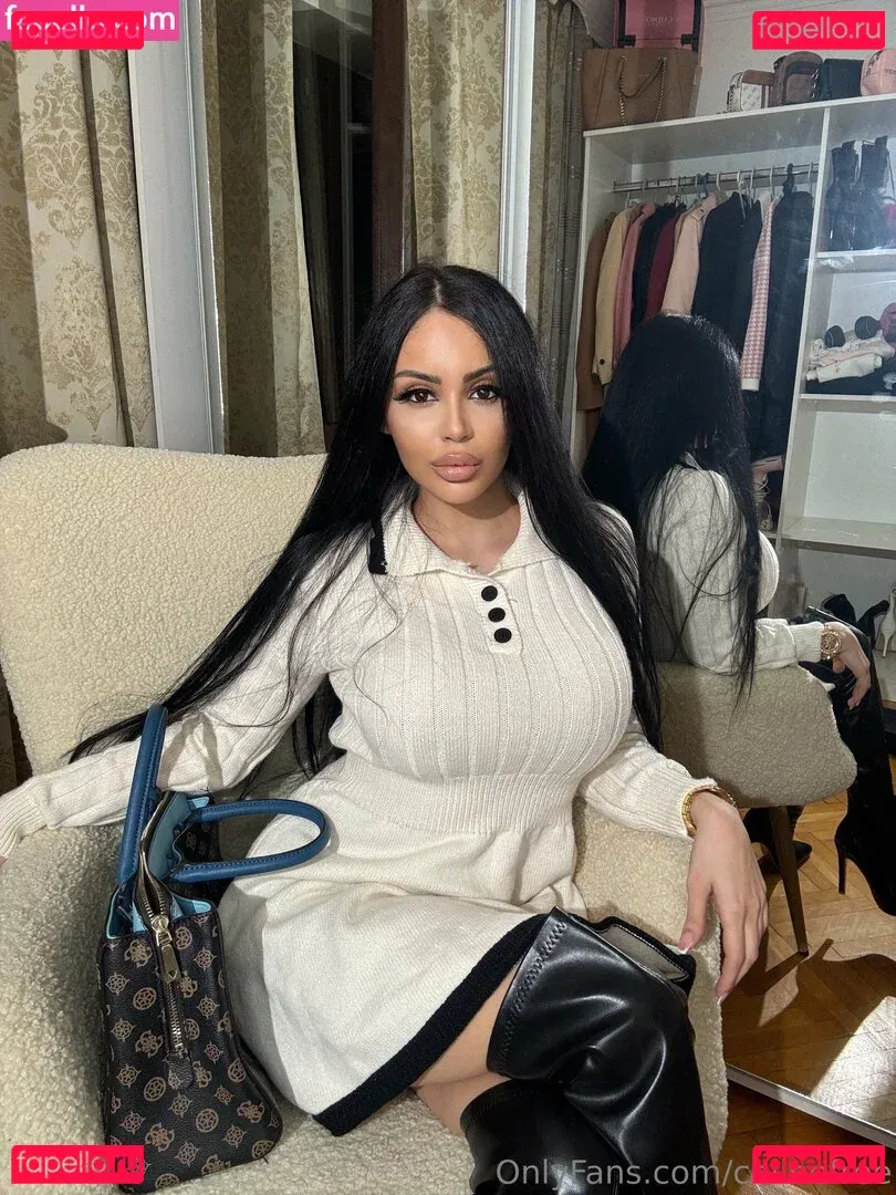 celinefree Onlyfans Photo Gallery 