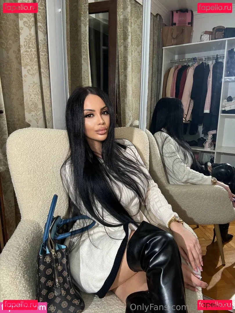 celinefree Onlyfans Photo Gallery 