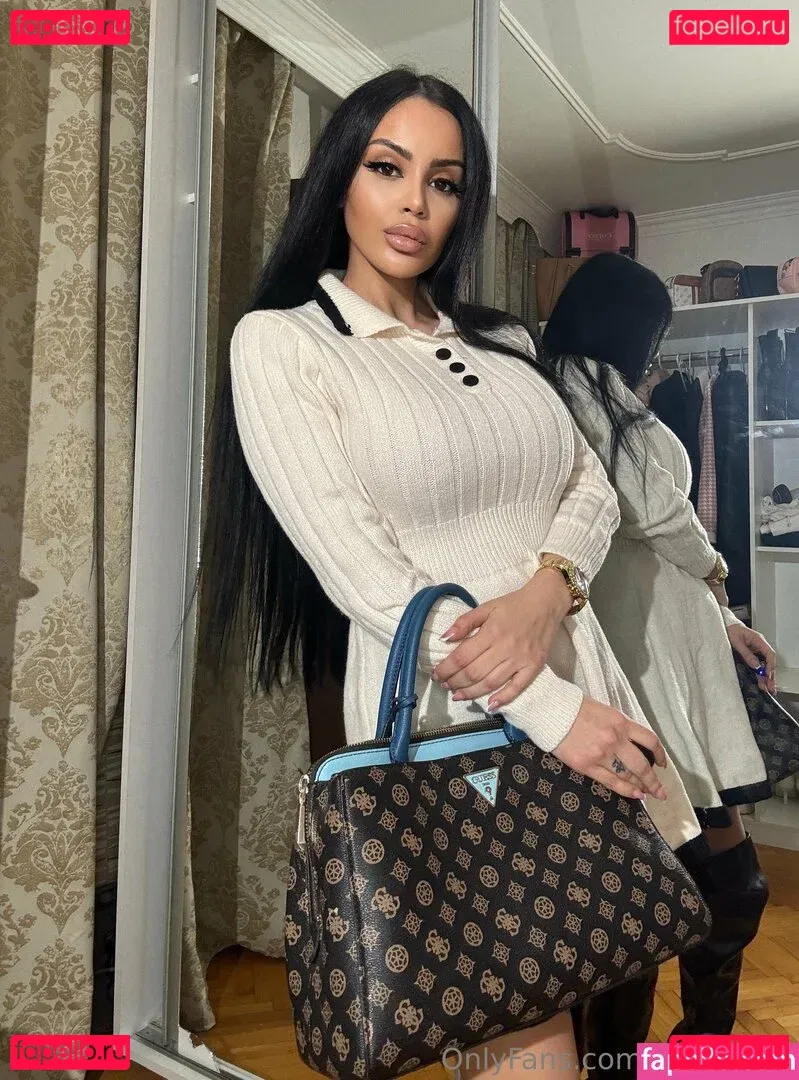 celinefree Onlyfans Photo Gallery 