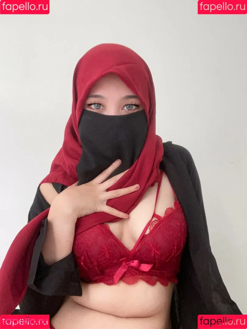 Hijab Camilla Onlyfans Photo Gallery 
