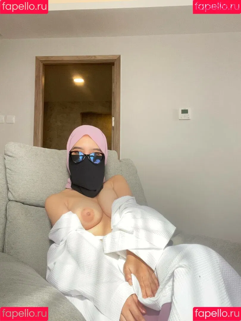 Hijab Camilla Onlyfans Photo Gallery 