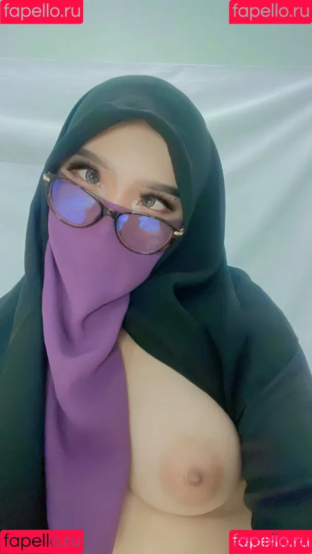 Hijab Camilla Onlyfans Photo Gallery 