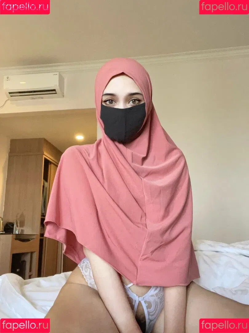 Hijab Camilla Onlyfans Photo Gallery 