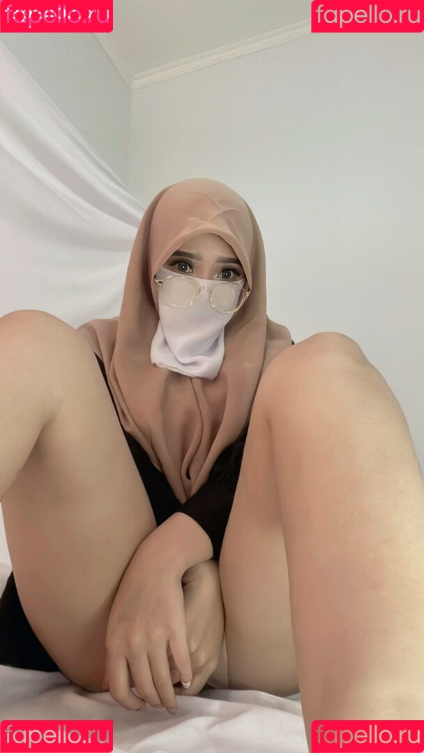 Hijab Camilla Onlyfans Photo Gallery 