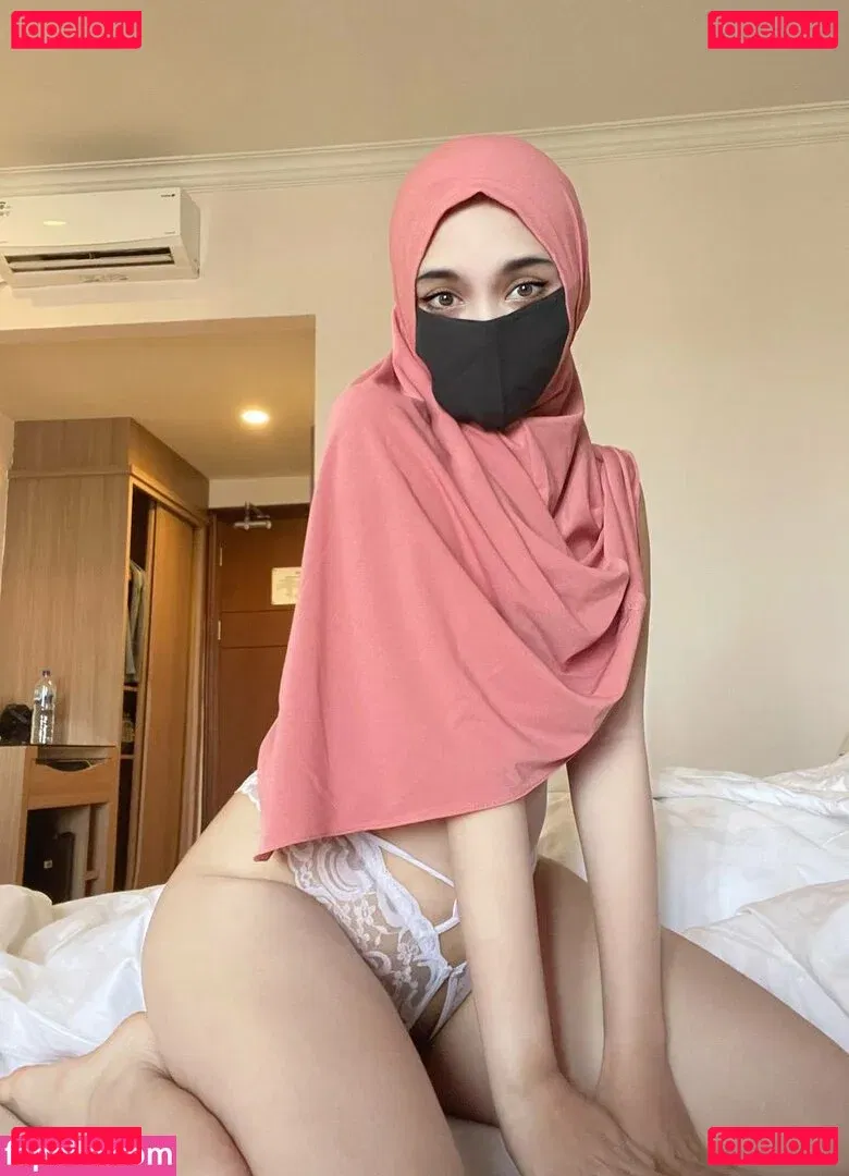 Hijab Camilla Onlyfans Photo Gallery 