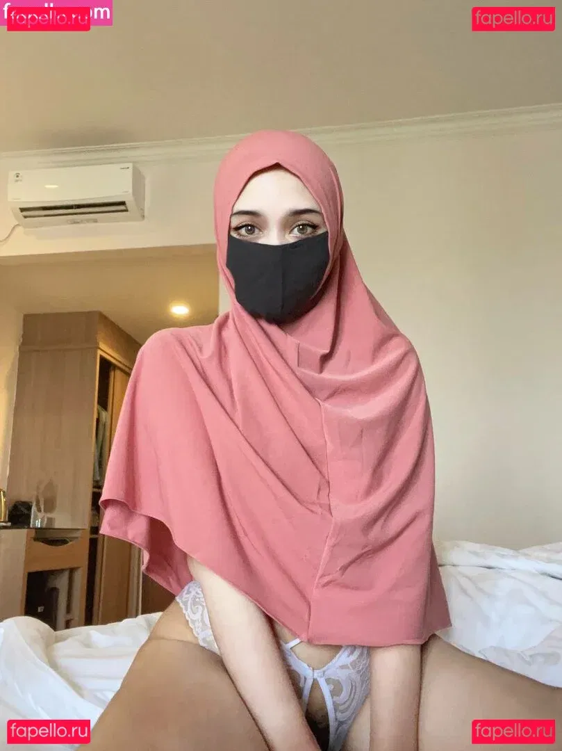 Hijab Camilla Onlyfans Photo Gallery 
