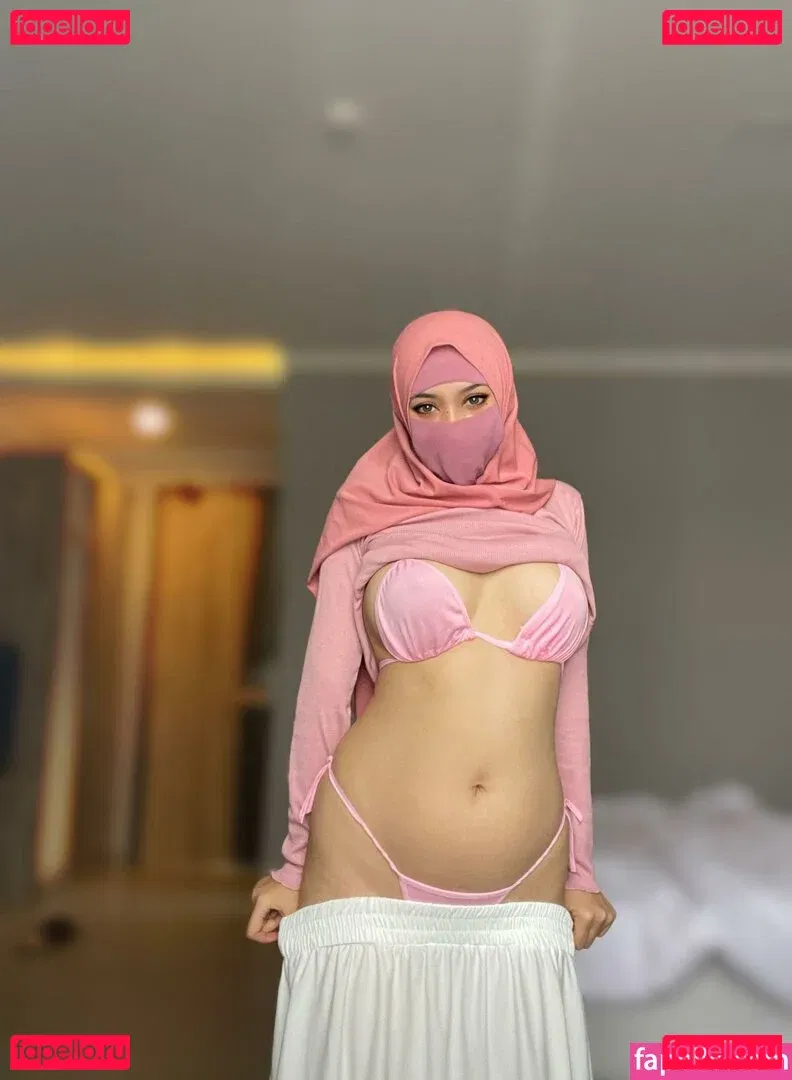 Hijab Camilla Onlyfans Photo Gallery 