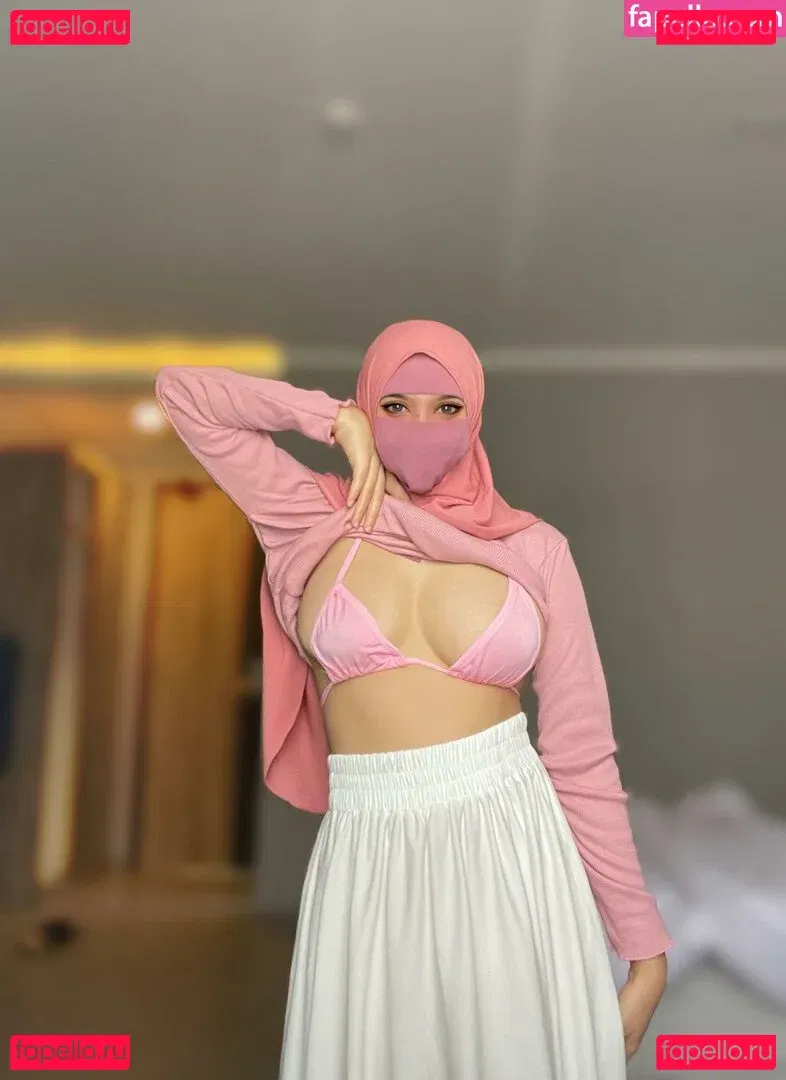 Hijab Camilla Onlyfans Photo Gallery 