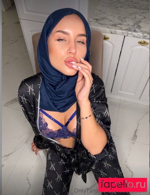 Hijab Camilla Nude Onlyfans Photo 37
