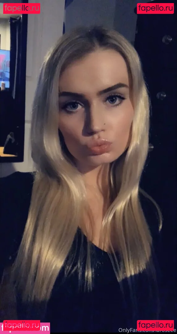 Laroseee Onlyfans Photo Gallery 