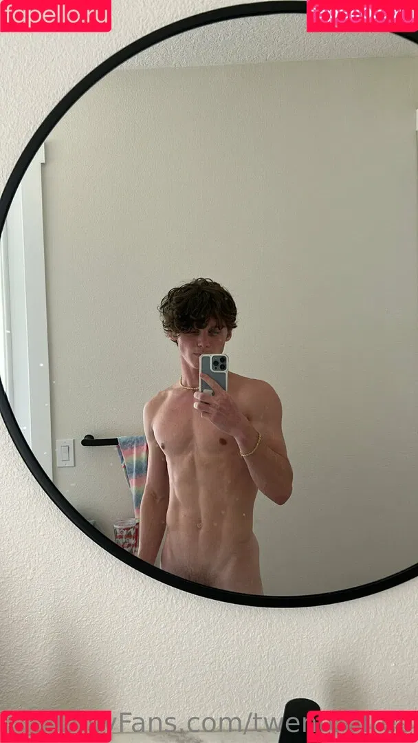 twentoofree Onlyfans Photo Gallery 