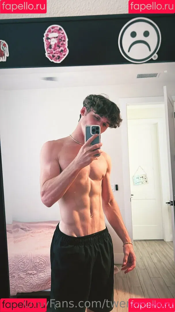 twentoofree Onlyfans Photo Gallery 