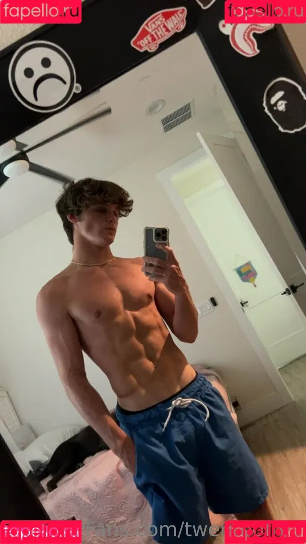 twentoofree Onlyfans Photo Gallery 