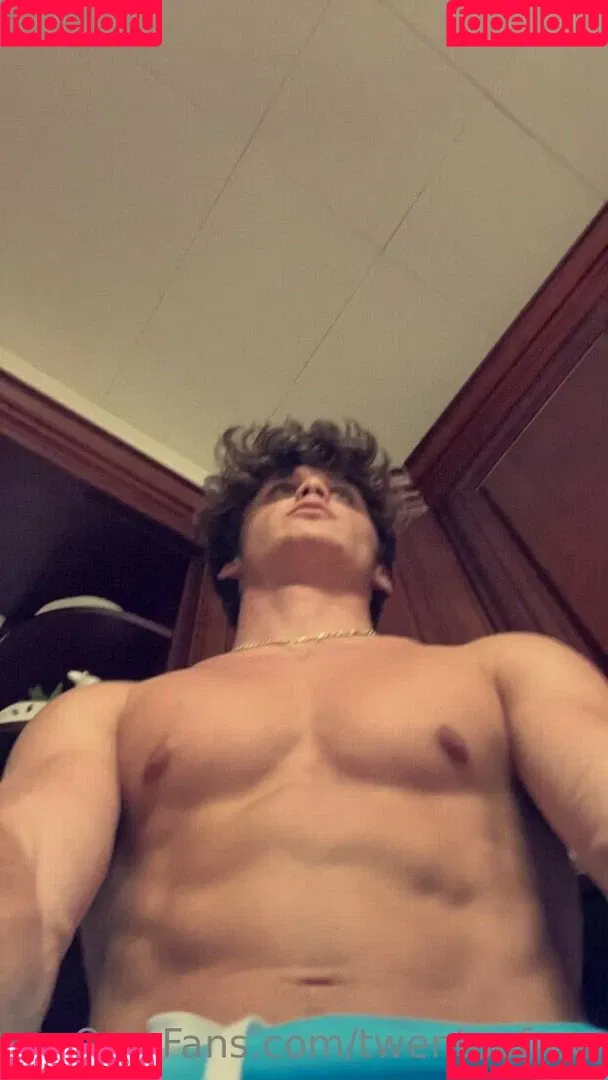 twentoofree Onlyfans Photo Gallery 