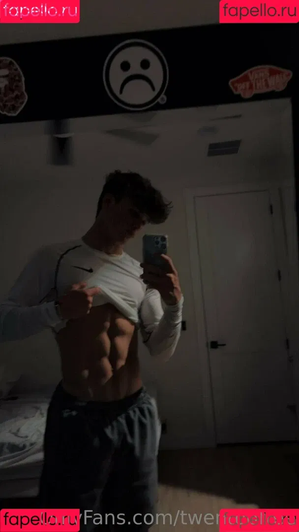 twentoofree Onlyfans Photo Gallery 
